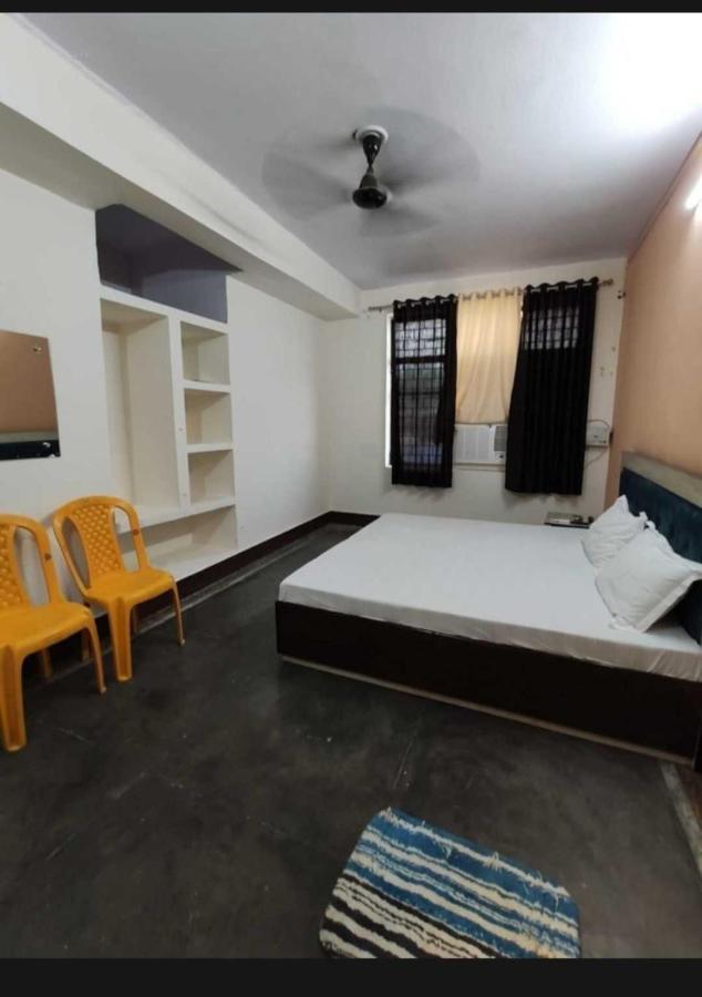 Oyo 81087 Hotel Relax Inn Hathras Экстерьер фото