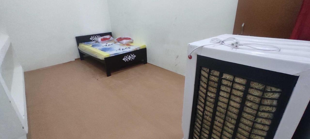 Oyo 81087 Hotel Relax Inn Hathras Экстерьер фото