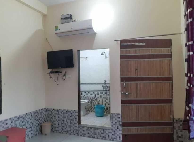 Oyo 81087 Hotel Relax Inn Hathras Экстерьер фото