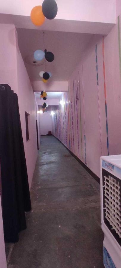 Oyo 81087 Hotel Relax Inn Hathras Экстерьер фото